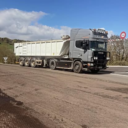 Camion Scania LM2T — transport BTP Moselle 57