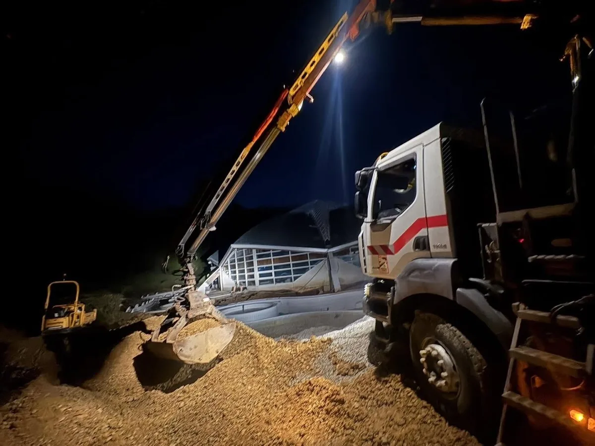Chantier rénovation Thermapolis Amnéville — terrassement de nuit LM2T Moselle