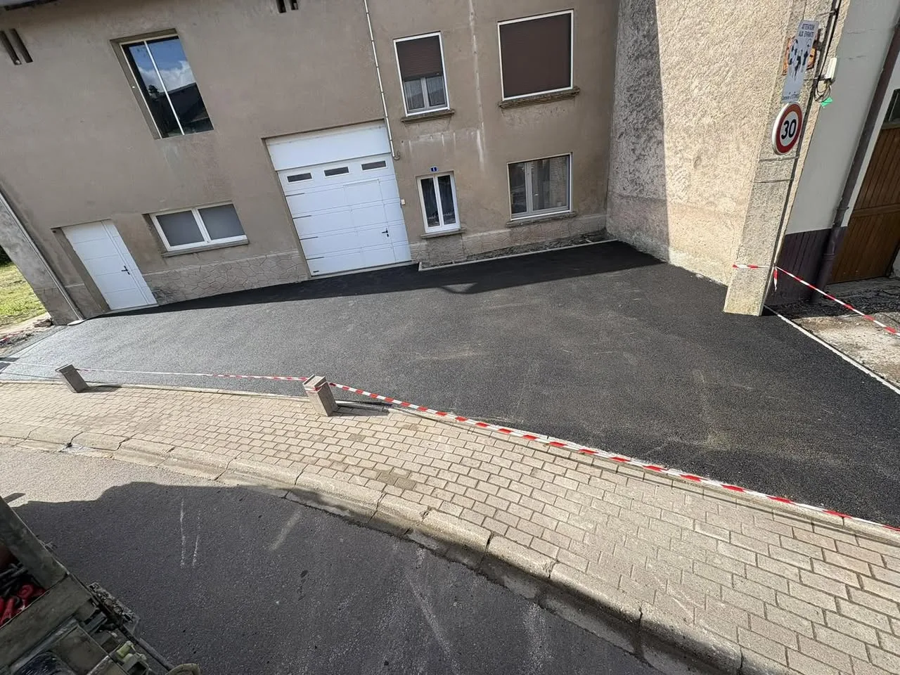 Pose d'enrobé 0/8 sur voirie communale — Boulay-Moselle Moselle 57
